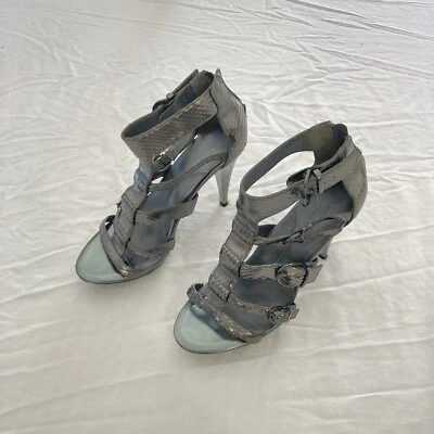 Kenneth Cole Mujer Talla 7 Enjaulada Plateada Cuero Brillante Sandalia Stiletto 4” Tacones Foto 1 de 4