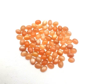 Lote de 74 piedras preciosas sueltas cabujón ovalado piedra lunar melocotón natural 6*8 mm 100 CT - Imagen 1 de 4