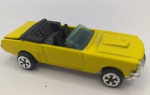 Ruedas resistentes Kidco famosos convertibles amarillo 66 Mustang 1/60 diecast/plástico  - Imagen 1 de 5