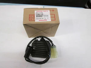 KAWASAKI ZX6R/ZZR600 REGOLATORE/RADDRIZZATORE ZX6RJ2 / ZZR600 05/08 - Foto 1 di 1