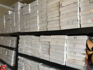 30 Card Assorted Mystery Packs Nfl,nba,mlb With Rookies, Holos, Hof, Autographs! - Picture 1 of 4