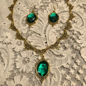 JUEGO DE PENDIENTES GRANDES CHARLOTTE ESTILO VICTORIANO VERDE ESMERALDA ORO PL CHG - Imagen 1 de 8