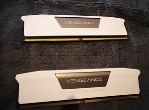 CORSAIR VENGEANCE RGB DDR5 RAM64 GB(2x32GB) 5200 Mhz Intel XMP Slightly Used - Picture 1 of 2