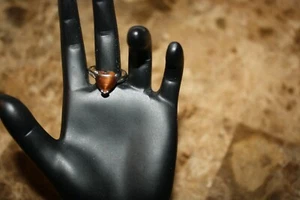 WOMEN'S BROWN HEART RHINESTONE SILVERTONE RING SZ 7 NWOT TEENS LADIES FASHION - Picture 1 of 3