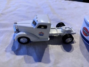 Ertl Amoco Dealers' Tractor/Trailer Bank 1948 Diamond T - Limited Edition - Picture 1 of 10