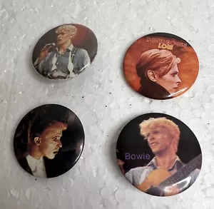 Set 4 bottoni DAVID BOWIE vintage - spille distintivi - Foto 1 di 8