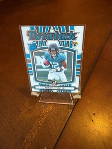 2025 DONRUSS FOOTBALL TRAVIS HUNTER RATED ROOKIE THROWBACK ROOKIE RC JAGUARS - Picture 1 of 2