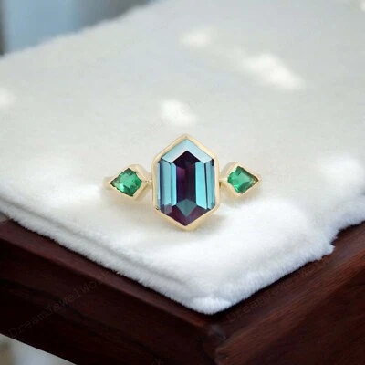 14k Yellow Gold 9x7 MM Hexagon Shaped Natural Alexandrite Emerald Bezel Set Ring - Image 1 of 4