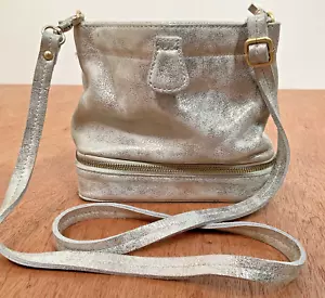 Bolso Bandolera Miss Albright 100% Cuero de Vaca METÁLICO PLATEADO CREMALLERA INFERIOR Monedero - Imagen 1 de 17