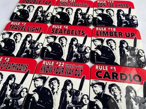 ZOMBIELAND - Las 10 reglas - Posavasos para bebidas / Alfombrilla de bar - Tablero duro / Acabado brillante - Imagen 1 de 31