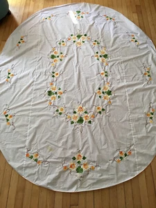 Vintage Applique Oval Tablecloth White Flowers Needlepoint Cottage Boho Large - Picture 1 of 7