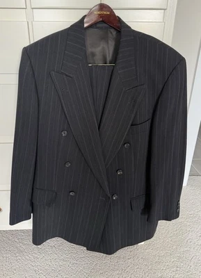 Traje Completo De Colección Hugo Boss Zeus EU 52 (44R) 2 piezas Doble Pecho Rayas Carbón Foto 1 de 4