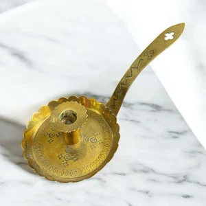 Antiker Messing Kammerleuchter Kerzenständer mit Lochdesign - Bild 1 von 1