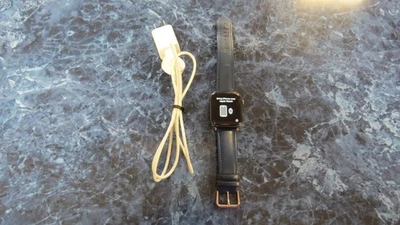 Apple Watch Series 4 44 毫米深空灰色配蓝色皮革表带 (GPS + Cellular) — 第 1/4 张图片