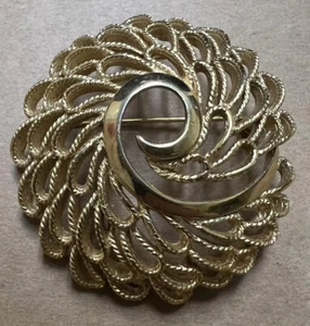 Vintage Trifari goldfarben Pfauenmuster Pin/Brosche Kostüm Schmuck - Bild 1 von 5