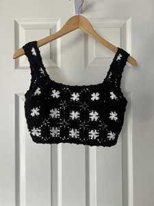 Forever 21 Black White Crochet Knit Floral Crop Top Boho Festival Y2K Small - Foto 1 di 4