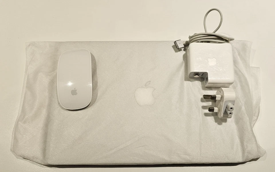 APPLE MACBOOK PRO 13" INTEL CORE i5 2.6GHz 2014 256GB SSD 8GB RAM BUNDLE - Image 1 of 4