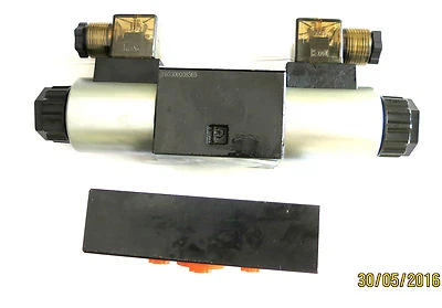 Hydraulikventil /Cetop 3 NG 6 / 4/3-Wegeventil mit Grundplatte