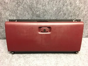 1990-94 Chrysler LeBaron 4dr Sedan Glove Box Assembly No Key Burgundy OEM 32165 - Foto 1 di 6