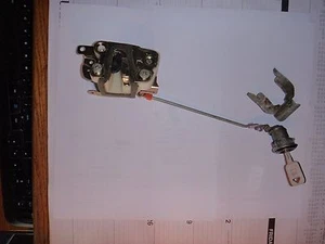 99-01 ISUZU VEHICROSS CONJUNTO CERRADURA PUERTA TRASERA OEM - Imagen 1 de 3