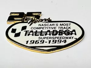 Spilla pista da corsa NASCAR Winston Cup Talladega Super-Speedway 25 anni 1969-1994 - Foto 1 di 2