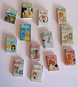 Lotto 13 libri vintage Barbie MINIATURA fatti a mano - Foto 1 di 2