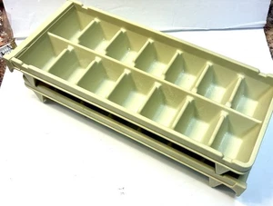 Lotto di 2 vassoi vintage MCM Easy Release 14 slot plastica cubetti di ghiaccio verde avocado - Foto 1 di 10