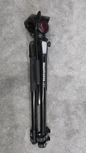 Manfrotto 055 Tripod with MVH500AH Video Fluid Head - Picture 1 of 6
