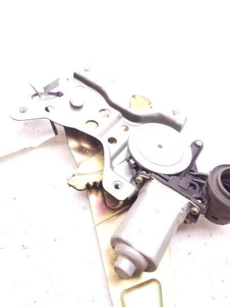 04-06 SCION XA CONJUNTO REGULADOR DE JANELA TRASEIRA LATERAL DO MOTORISTA  - Imagem 1 de 4