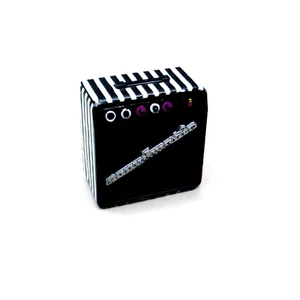 Mini Gitarrenverstärker 1,5 Zoll x 1,5 Zoll für Puppenhaus B&W Streifen Kunststoff gebraucht - Bild 1 von 5