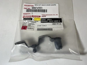 Soporte amortiguador puerta trasera genuino OEM Toyota 68947-0T011 RH B 2011-2017 Venza nuevo de stock - Imagen 1 de 6
