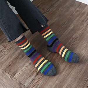 Lote de 5 pares de calcetines arco iris para mujer cuello mediano hechos en coreano - Imagen 1 de 14