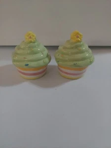Ceramic Cupcake Salt & Pepper Shakers - Picture 1 of 4