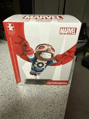 Suave Gigante Marvel Animado Skottie Joven Capitán América Halcón Estatua Nueva en Caja Foto 1 de 3