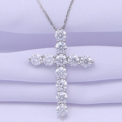 Collar Colgante Cruz Religiosa Diamante Corte Redondo 4 Ct 14K WG Cultivado en Laboratorio Foto 1 de 4