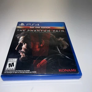 Metal Gear Solid 5 V: The Phantom Pain Day One PS4 - PlayStation 4 - Foto 1 di 3