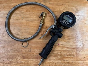 Pre Owned JTC DIGITAL 3-FUNCTION TIRE GAUGE Pressure Range: 3-150 PSI Tube 60 - Picture 1 of 5