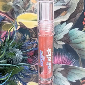 Lottie London Oil Slick, 100% Vegan Lip Oil 0.12 fl oz - Peachy Cheeks NEW - Picture 1 of 14