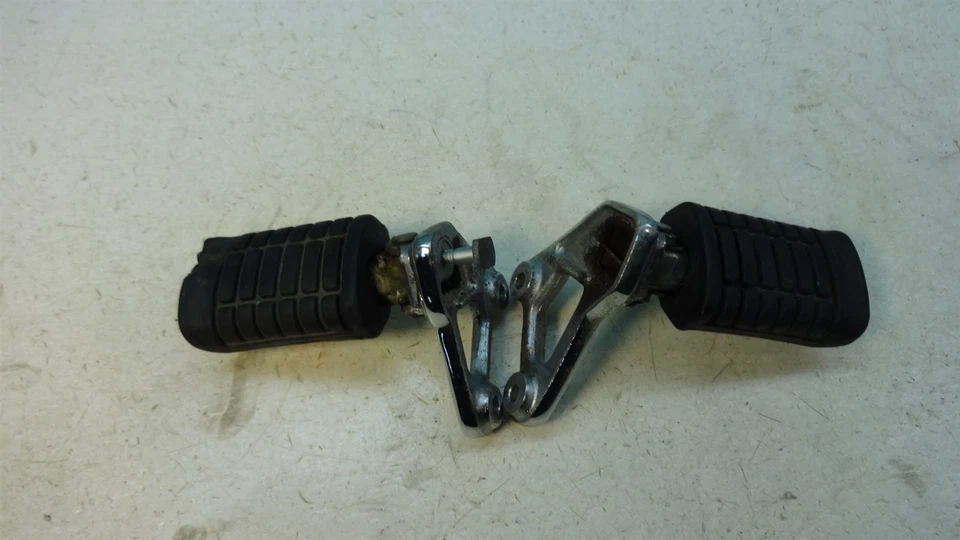 Honda V45 Magna 1983 VF750 VF 750 H825. estriberas y soportes delanteros Foto 1 de 1