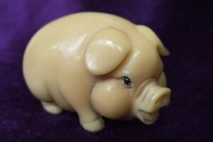 VERY NICE VINTAGE ? CHINESE JAPANESE ? CARVED  CARVING TAGUA NUT OF A PIG 