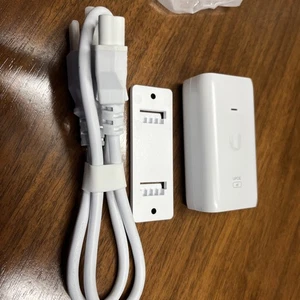 Ubiquiti PoE Adapter POE-24-30W-G-WH 24v 1.25a Giga Poe White NS B7C - Picture 1 of 4