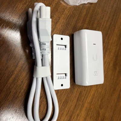 Ubiquiti PoE Adapter POE-24-30W-G-WH 24v 1.25a Giga Poe White NS B7C - Image 1 of 4