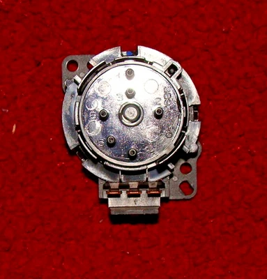 AC Delco 15-72150 HVAC vacuum control valve for select GM cars & trucks 1995-99 - Image 1 of 4