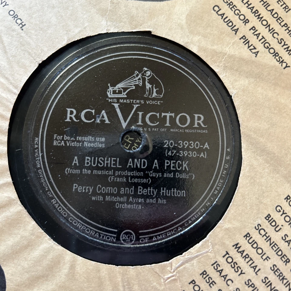Perry Como with Orchestra 78 rpm A Bushel And A Peck / She’s A Lady RCA Victor Foto 1 de 4