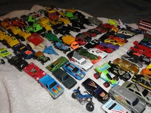 HUGE LOT of 100+ Various Die Cast Cars -Hot Wheels Disney Tonka Maisto unbranded - Picture 1 of 15