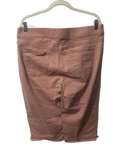 Gloria Vanderbilt Shorts Capris  Size 18 Pink Stretch Slimming Effect (17) - Picture 1 of 4