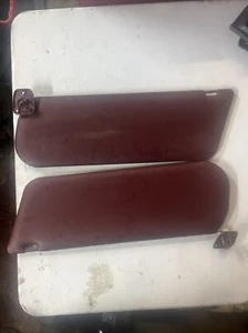 87 - 96 Ford Bronco F-150 F-250 F-350 Driver And Passenger Sun Visor Set red - Foto 1 di 2