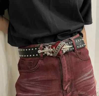 Y2K男女通用“Love Hurts”心剑腰带 — 第 1/4 张图片