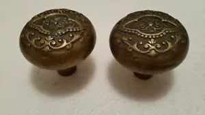 NICE PAIR HEAVY SOLID BRASS ANTIQUE VICTORIAN DOOR KNOBS 2" DIAMETER (31BG) - Picture 1 of 4