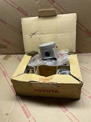 FJ40 FJ45 FJ43 FJ60 OEM NOS Piston Set - Image 1 of 4